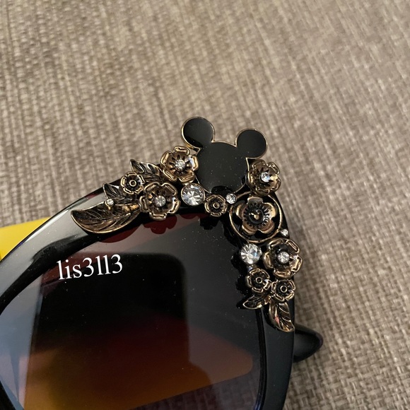 Aldo x Disney Sunglasses 😎 - Picture 5 of 6